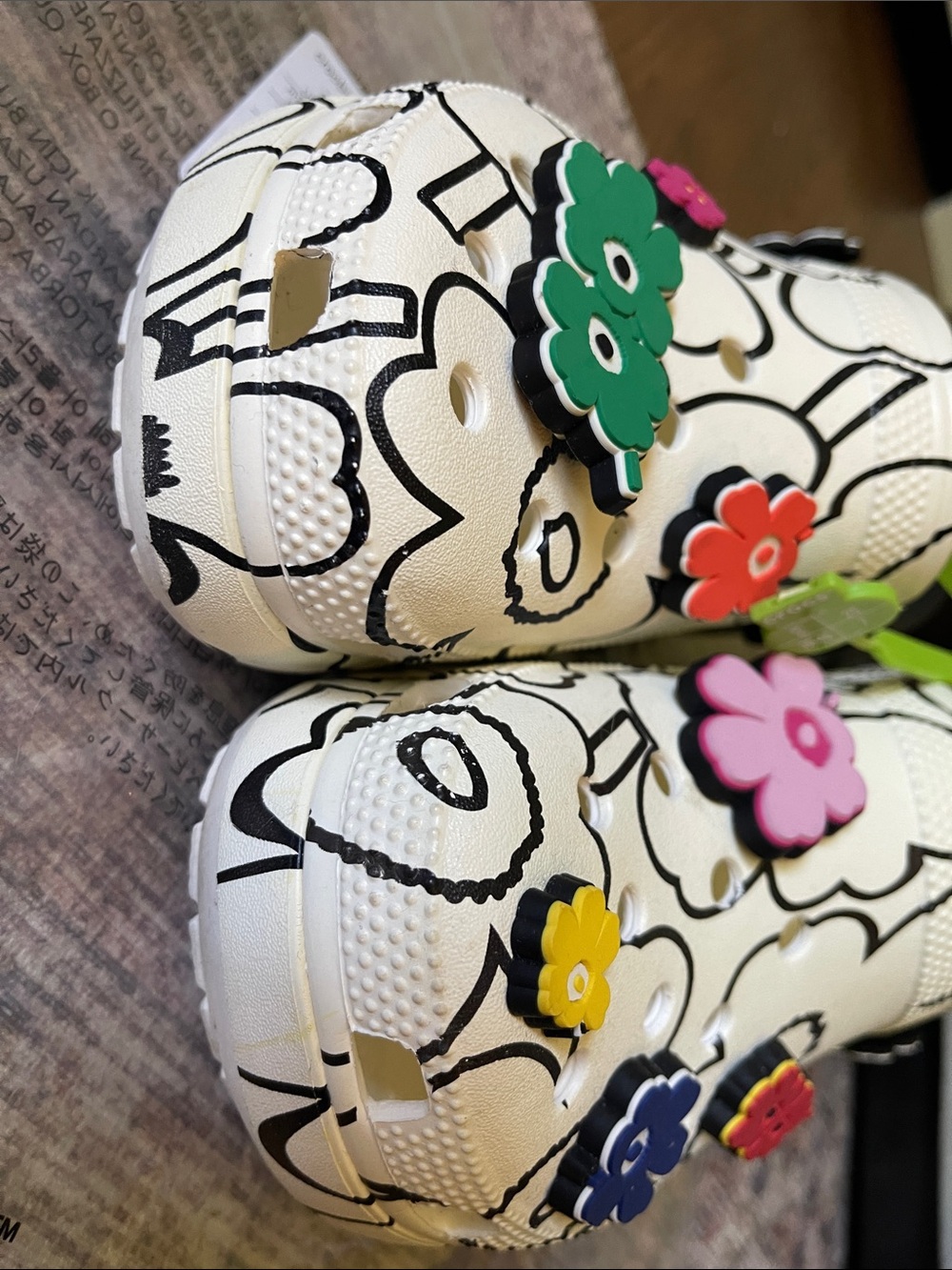 CROCS Marimekko White Clogs with Multicolor Floral Accents NWT - Picture 5 of 7